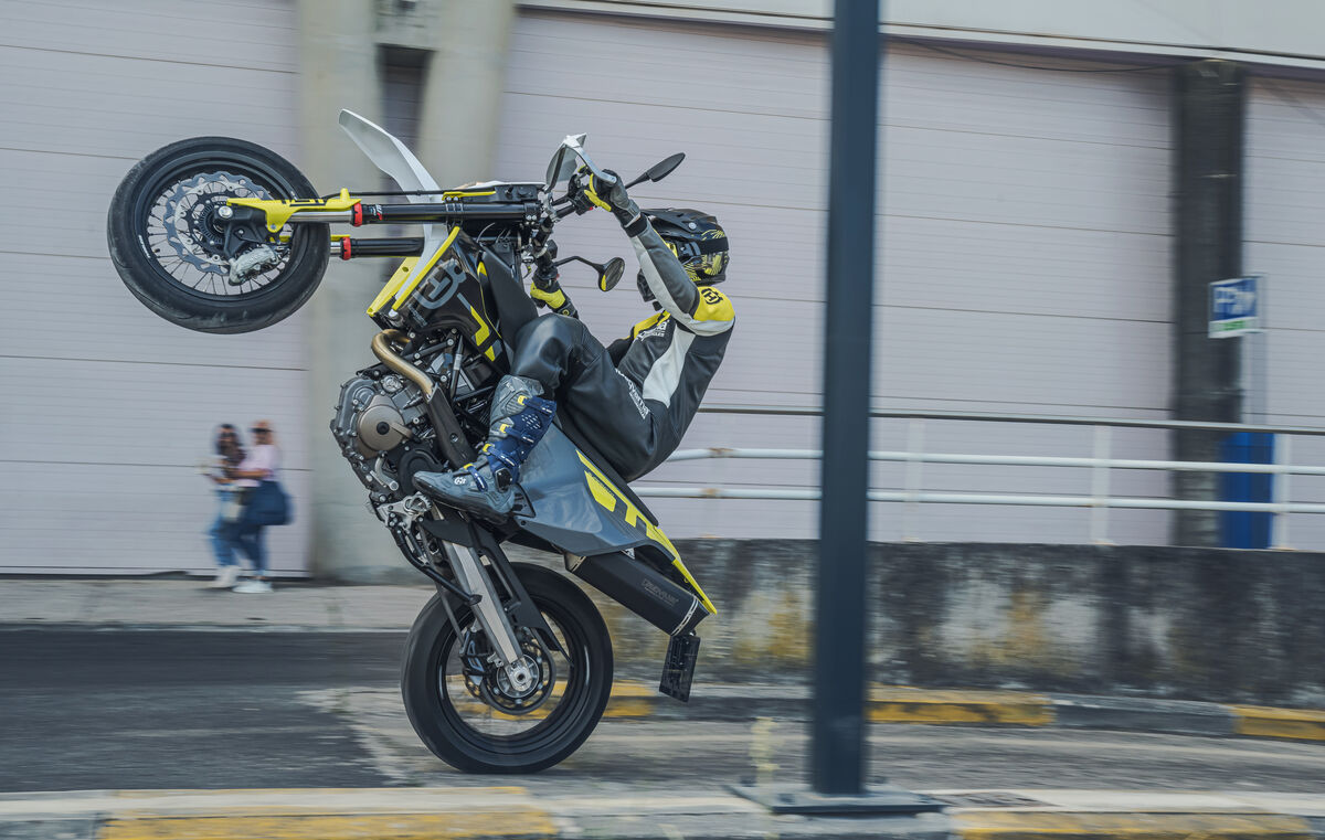 701 Supermoto 2023