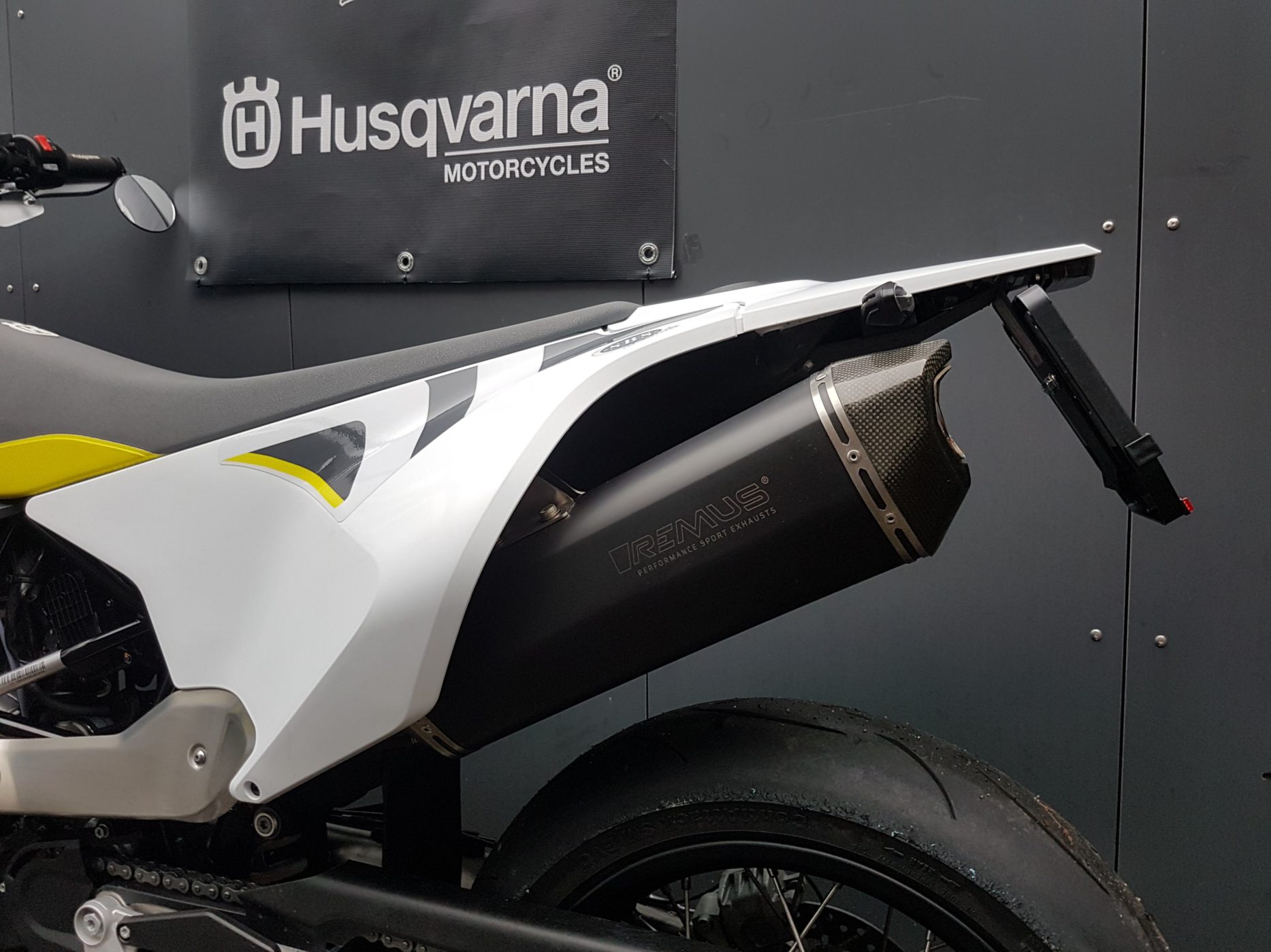 Auspuff Euro 5 Remus Slip-On schwarz Husqvarna 701 Supermoto & Enduro