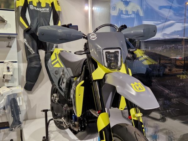 Graue Lampenmaske Husqvarna 701 Supermoto & Enduro