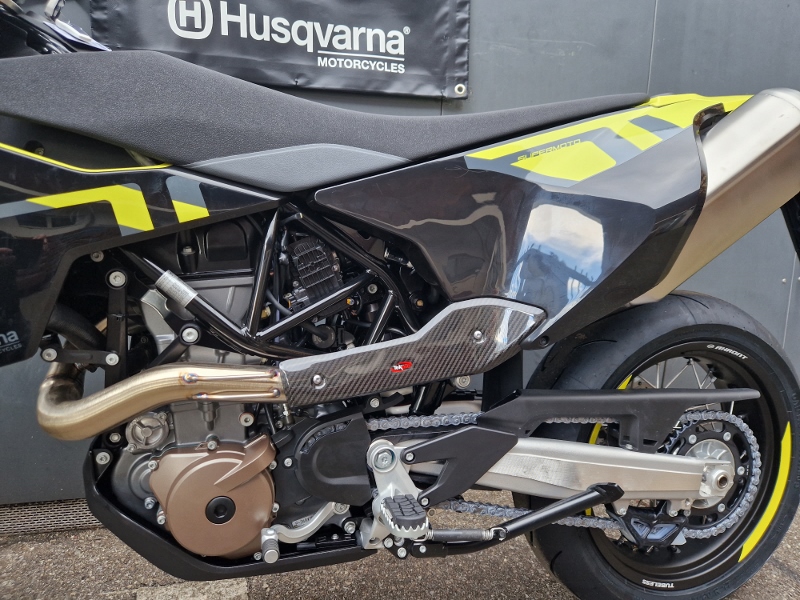 701 Supermoto 2023 schwarzer Plastik-Kit