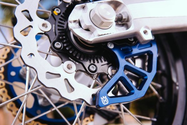 Bremsscheibenschutz blau Husqvarna 701 Supermoto & Enduro