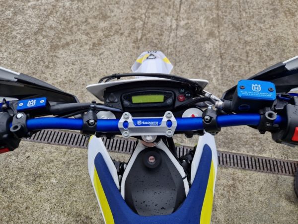 Blauer Lenker 701 Supermoto