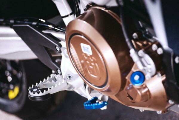 Fussrasten Schleifpads Husqvarna 701 Supermoto, KTM 690, Gas Gas 700 – Bild 3