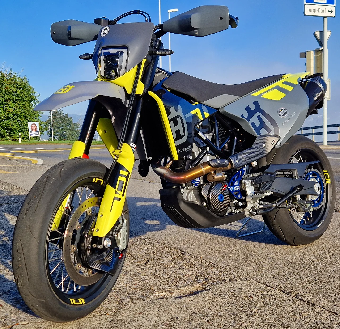 Husqvarna 701 Supermoto SBS The Race Point Husqvarna 701 Supermoto SBS The Race Point
