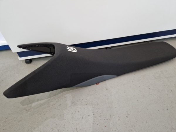 Schwarzer Sattel 701 Supermoto